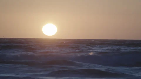 Low Sun Over Pacific Ocean – Sunset at Ocean Beach San Francisco Vídeo Stock 310337332
