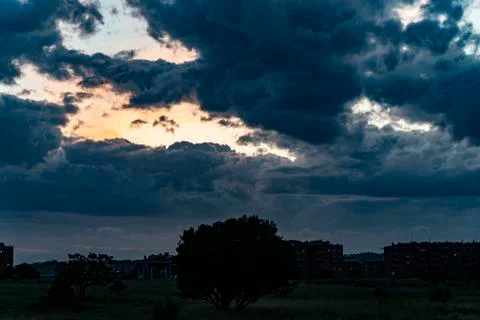Low threatening storm clouds hanging over on a suburbs of Rome, Italy Stockfoto's