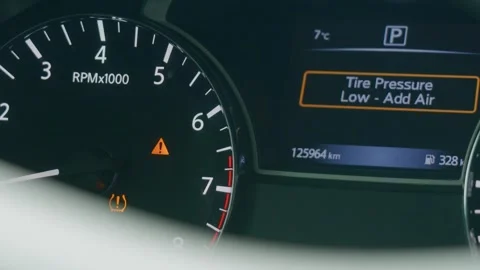 Low tire pressure warning light on digital car dashboard Stock-Footage 330706743