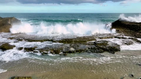 Low tracking footage of waves breaching the rocks at Islote, Puerto Rico. 스톡 동영상 267731481