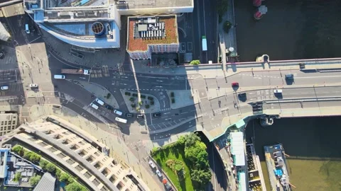 Low traffic on road intersection at Blackfriars Bridge Video stock 157463032