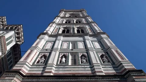 Low view tower of the Cathedral of Santa Maria del Fiore in marble. 스톡 동영상 239767511
