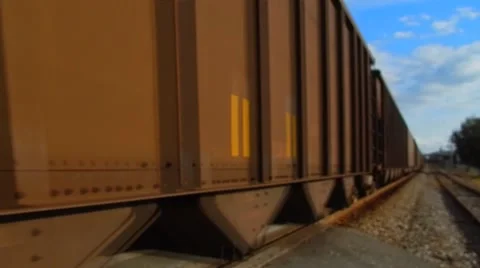 Low view of train going Vídeos de archivo 45529446