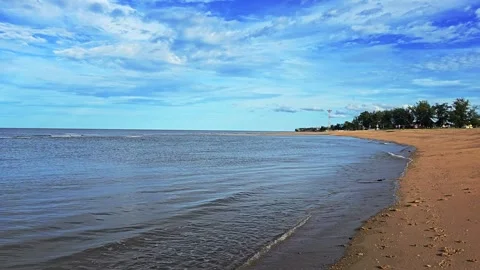 Low Wide Angle Shot Along Cha-Am Beach in Thailand 스톡 동영상 331148562