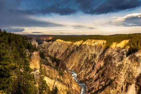 Lower Fall and River viewed from Artist Point, Grand Canyon at Yellowstone Stock-Fotos
