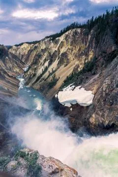 Lower Fall and River viewed from Artist Point, Grand Canyon at Yellowstone Stockfoto's