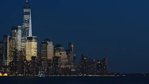 Lower Manhattan skyline at Night 스톡 동영상 113235570