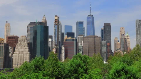 Lower Manhattan skyscraper stands beyond the Squibb Park Bridge in New York City Stock-Footage 242290744