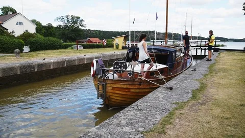 Lowering boat in sluice Stock Footage 94507937