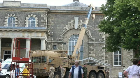 Lowering crane onto truck Video stock 852012