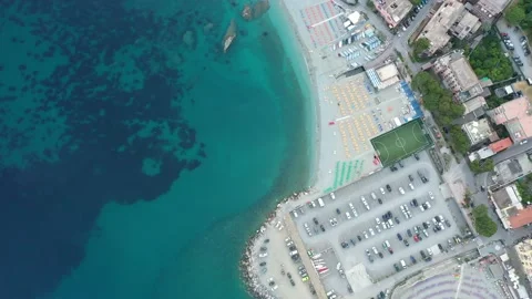 Lowering Down to parking lot and beach 1 Vídeo Stock 137432699