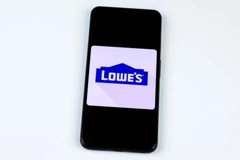 Lowe's app logo on a smartphone screen Stock Photos