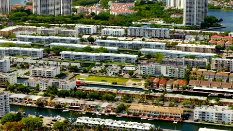 Lowrise condominium buildings Miami Eastern Shores Vídeos de archivo 344052381