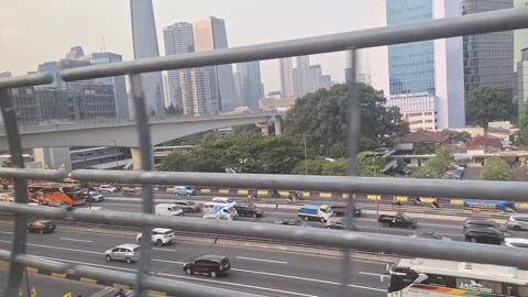 LRT-Kuningan Turn Видео 296025671