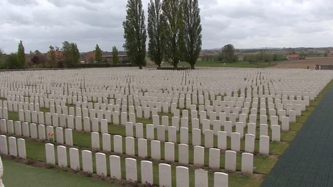 LS Commonwealth Graves at Tyne Cot Cemetery in Ypres, Belgium Stock-Footage 98401961