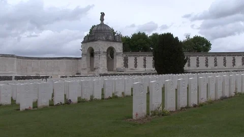 LS Graves and Memorial Building at Tyne Cot Cemetery in Ypres, Belgium Stock-Footage 98401935