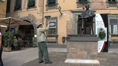 Lucca Sid and Puccini statue Vídeo Stock 3880380