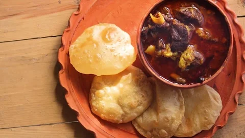 Luchi or puri and mutton curry or laal maas served on earthen plate. Luchi .. Video stock 277277214