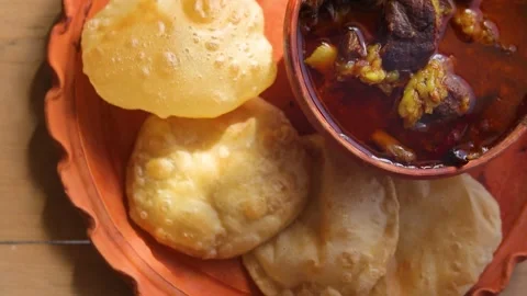 Luchi or puri and mutton curry or laal maas served on earthen plate. Luchi .. Stock-Footage 277277235