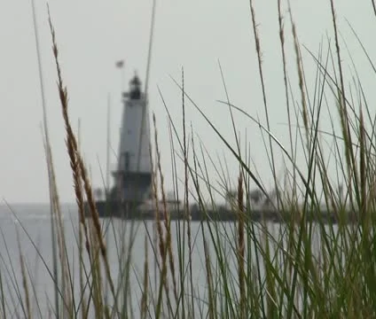 Ludington Lighthouse through grass 動画素材 11139211