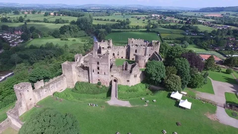 Ludlow Castle - dramatic fly-in Stock-Footage 97814290