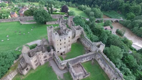 Ludlow Castle - flyover of the keep Stock-Footage 97805250