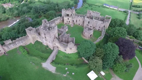 Ludlow Castle - front door Stock-Footage 97809879