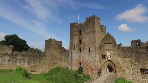 Ludlow Castle - low level pan of Inner Bailey entrance Stock-Footage 97811590