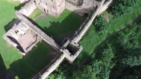 Ludlow Castle - pull back from keep Stock-Footage 97815876