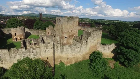 Ludlow Castle -west wall Stock-Footage 97817239