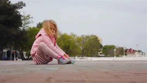 Ludmila children Linked Comp 39 Stockbeeldmateriaal 160301615
