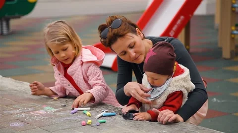 Ludmila children Linked Comp 57 Stockbeeldmateriaal 160304069