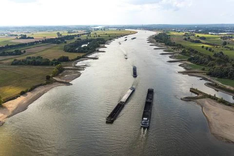 Luftbild, Frachtschiffe mit eingeschränkter Fracht auf dem Rhein, Griether.. Stock Photos