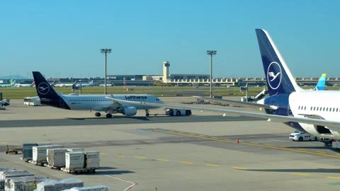 Lufthansa Airbus A321 D-AIUJ Pushback at Frankfurt Airport Stock Footage 345590851