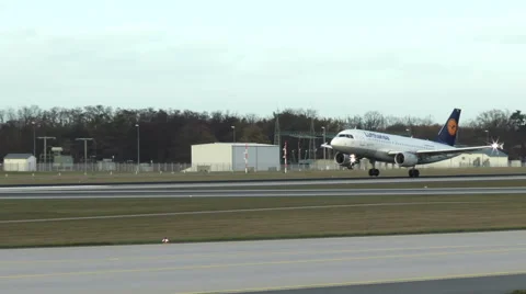Lufthansa airplane landing Видео 57365209