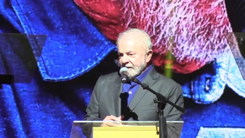 Lula da Silva's speech during a meeting with artists and intellectuals a week Video stock 214315371