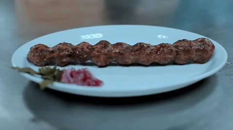Lula kebab on a plate 库存影片 68388330