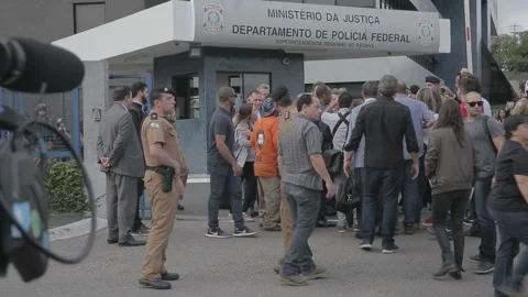 Lula leaving the jail after being claimed not guilty 스톡 동영상 220044534