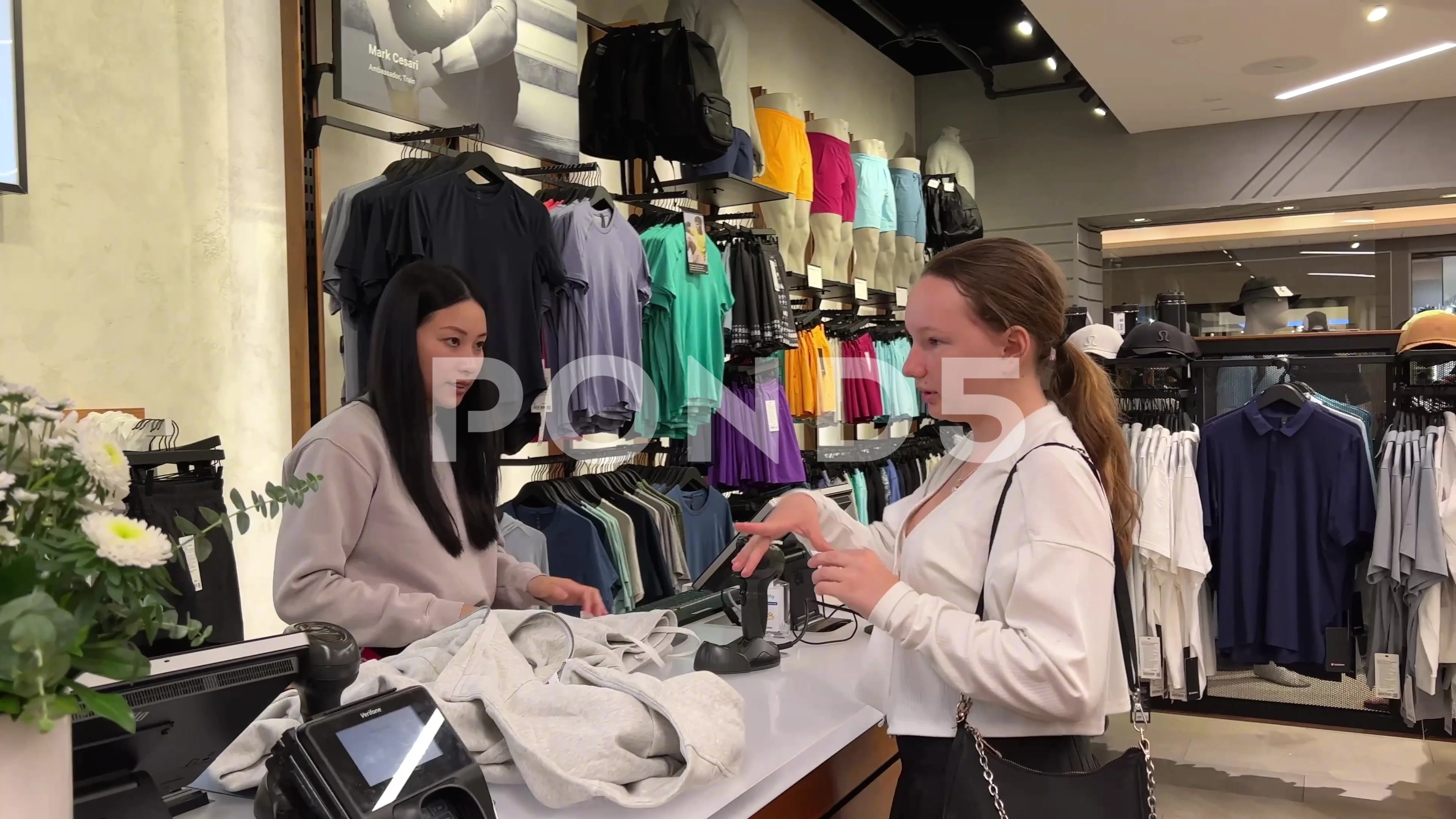 Lululemon buying sportswear gray tracksu, Stock Video