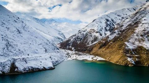  Lulusar, or Lalusar, is a group of mountain peaks and a lake in the Kaghan Vall Stockfoto's