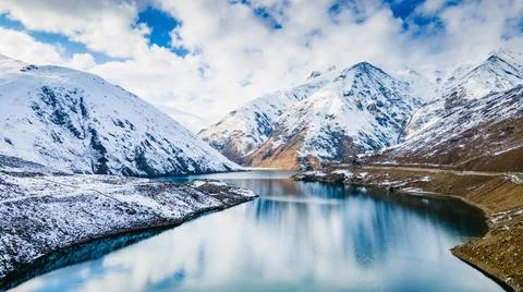  Lulusar, or Lalusar, is a group of mountain peaks and a lake in the Kaghan Vall Stockfoto's