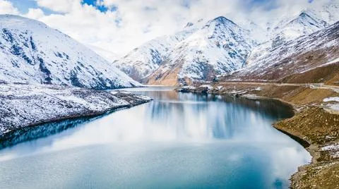  Lulusar, or Lalusar, is a group of mountain peaks and a lake in the Kaghan Vall Stockfoto's