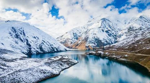  Lulusar, or Lalusar, is a group of mountain peaks and a lake in the Kaghan Vall Stockfoto's