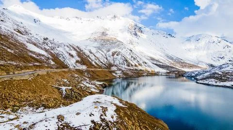  Lulusar, or Lalusar, is a group of mountain peaks and a lake in the Kaghan Vall Stock Photos