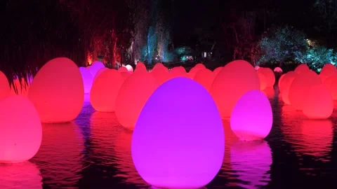 Luminous Inflatable Eggs Vídeo Stock 143429923