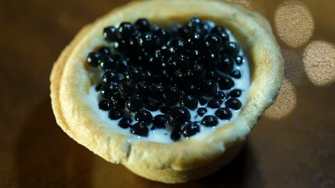 Lump Fish black Roe Blinis with Taramasalata. Isolated closeup.  Vídeos de archivo 124872941