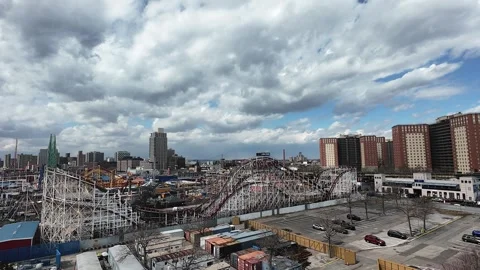 LUNAPARK, CYCLONE 動画素材 305113667