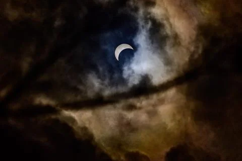 Lunar Eclipse through clouds Foto stock