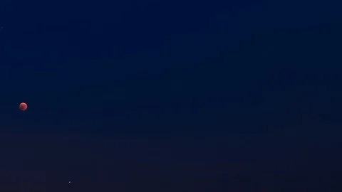 Lunar eclipse time lapse red full moon Vídeo Stock 92994269