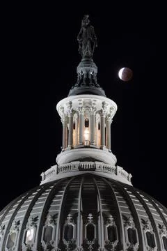 Lunar Eclipse in Washington, DC, USA - 19 Nov 2021 Fotos Stock